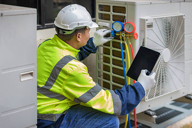 Professional Hvac technician working in Woodridge, IL